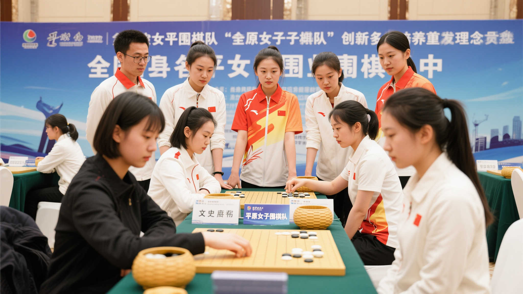 桃花盛开好运至,山东平原巾帼夺金 历史上,男子往往占据大部分职业棋牌比赛版图,但这并